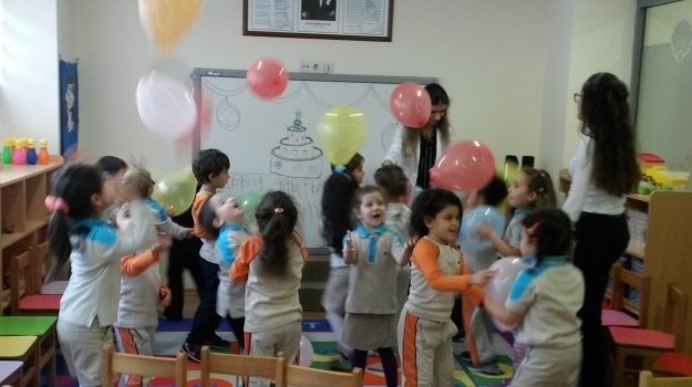 Fatih Okyanus Koleji Okul Öncesi İnciler Grubu İngilizce Bilingual Dersinde