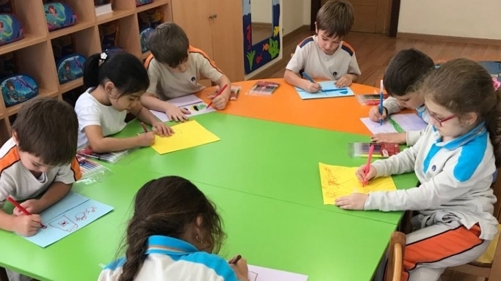 Fatih Okyanus Koleji Okul Öncesi Yıldızlar Grubu İngilizce Dersinde