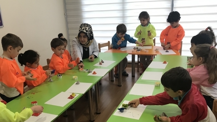 Fatih Okyanus Koleji Okul Öncesi Yıldızlar Grubu Sanat Dersinde