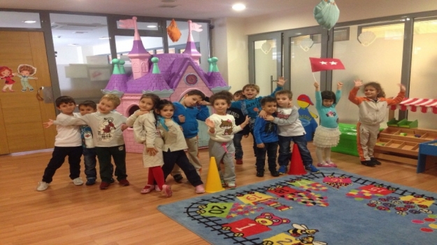Fatih Okyanus Koleji Yıldızlar Grubu Bayraklı Yarış adlı Oyun Oynuyor
