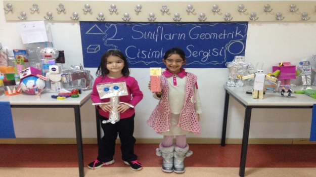 Bahçeşehir Okyanus 2. Sınıf Öğrencilerinden Geometrik Cisimler Sergisi