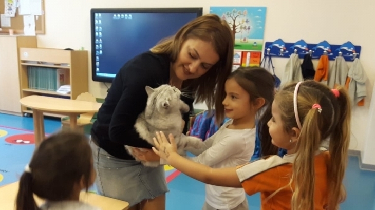 Gezegenler Grubu Öğrencilerinden Derin Günak'ın annesi Esin Hanım 'hayvan tanıtımı' veli katılım etkinliğini gerçekleştirdiler.