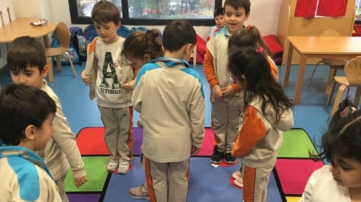 Güneş Grubu Play Time’da Müzikli Dans Oyunu Oynadı