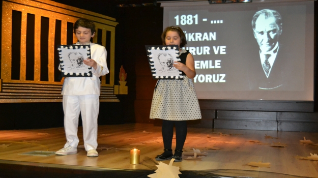 Güneşli Okyanus'ta 10 Kasım Törenleri