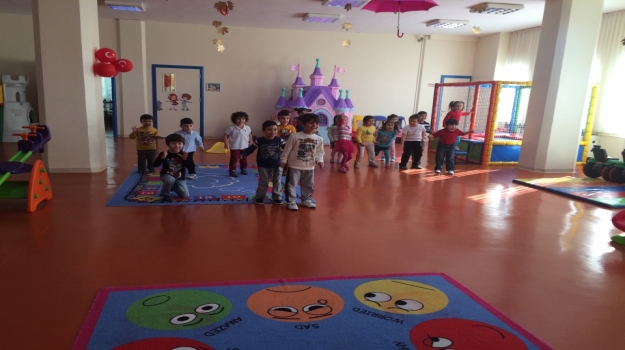 Güneşli Okyanus Okul Öncesi Gökkuşağı Grubu Sokak Oyunlarını Yaşatıyor