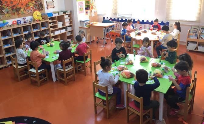 Güneşli Okyanus Koleji Okul Öncesi Balıklar Grubu Sanat Etkinliğinde