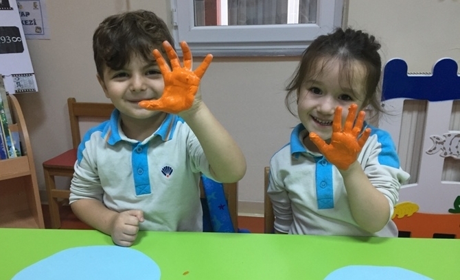 Güneşli Okyanus Koleji Okul Öncesi Çiçekler Grubu Sanat Etkinliği Dersinde