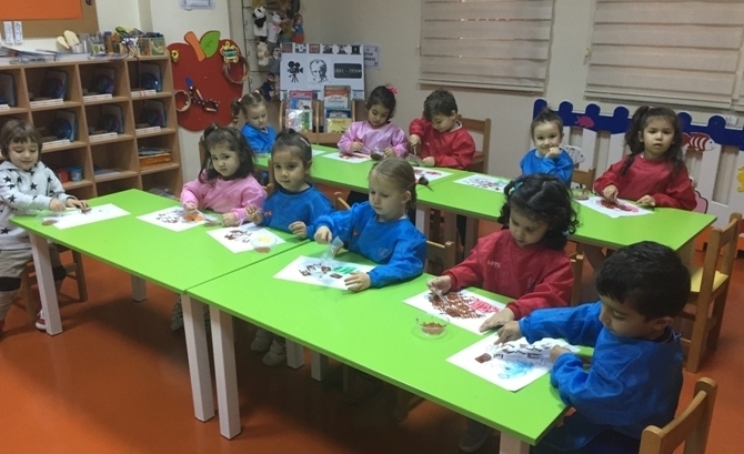 Güneşli Okyanus Koleji Okul Öncesi Çiçekler Grubu Sanat Etkinliğinde