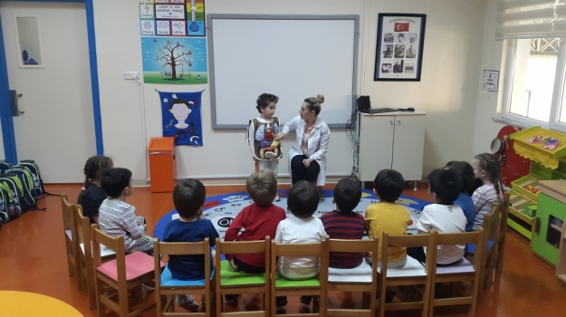 Güneşli Okyanus Koleji Okul Öncesi Çiçekler Grubu Fen Doğa Etkinliği Yapıyor.