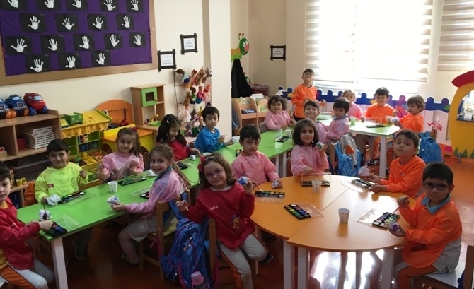 Güneşli Okyanus Koleji Okul Öncesi Gezegenler Grubu Resim Dersinde