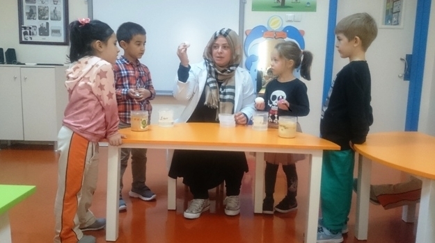 Güneşli Okyanus Koleji Okul Öncesi Gezegenler Grubu Fen Matematik Etkinliği Yapıyor