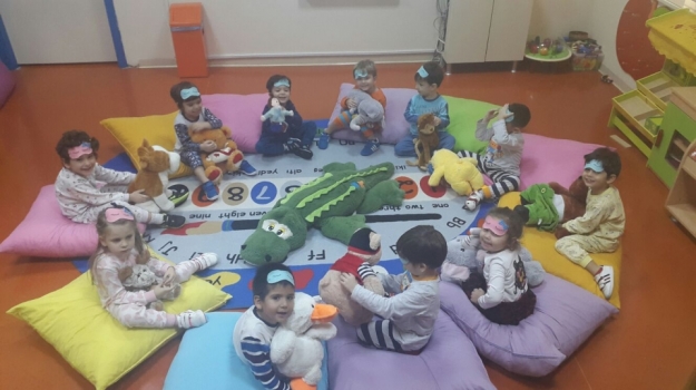 Güneşli Okyanus Koleji Okul Öncesi Rüzgarlar Ve Çiçekler Grubu Pijama Partisi Yapıyor