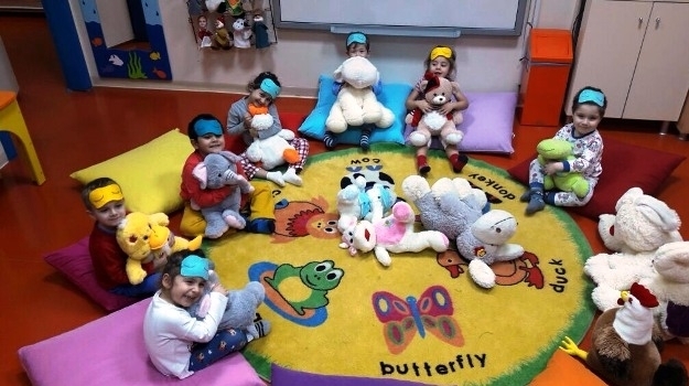 Güneşli Okyanus Koleji Okul Öncesi Rüzgarlar Ve Çiçekler Grubu Pijama Partisi Yapıyor