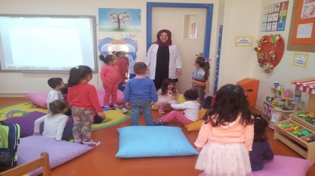 Güneşli Okyanus Koleji Okulöncesi  Balıklar Grubu Minder Oyunu Oynuyor.