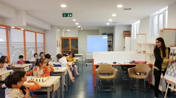 Halkalı Okul Öncesi  Gökkuşağı Grubu Öğrencileri Satranç Dersinde