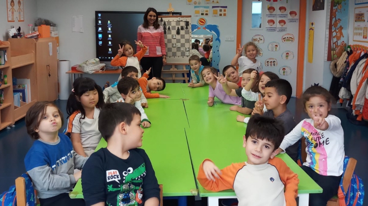 Halkalı Okul Öncesi Gökkuşağı Grubu Satranç Dersinde