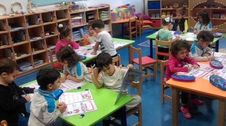 Halkalı Okul Öncesi İnciler Grubu Okuma Yazmaya Hazırlık Dersinde