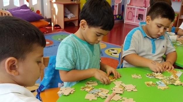 Halkalı Okul Öncesi Yıldızlar Grubu Öğrencileri Eğitici Oyun Oynuyor.
