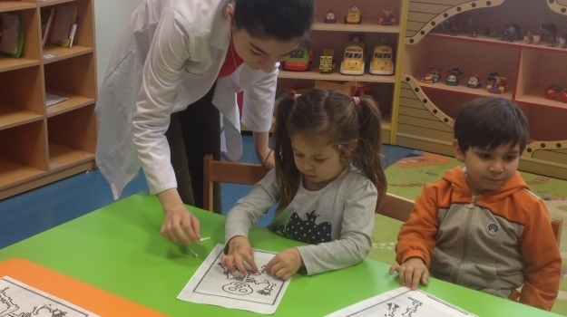 Halkalı Okyanus Okul Öncesi İnciler Grubu Öğrencileri İngilizce Dersinde