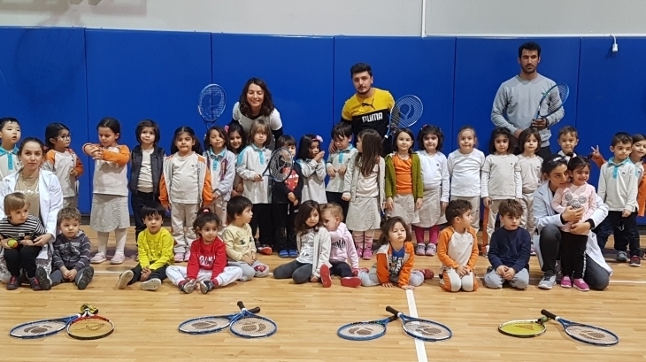 İncek Okul öncesi Kademesi Tenis Öğreniyor.
