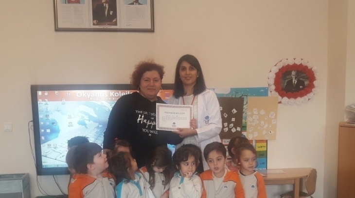 İncek Okyanus Çiçekler Grubu Aile Katılım Etkinliğinde, Velimiz Adile İĞREK ,Kavram Haritası Kullanarak Duyu Organlarımızı Anlattı.