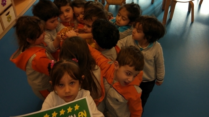 İncek Okyanus Okul Öncesi Çiçekler Grubu Haftanın En Temiz Sınıfı Seçilerek Kupayı Sınıflarına Kazandırdılar.