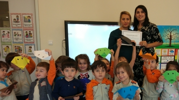 İncek Okyanus Okul Öncesi Çiçekler Grubu Aile Katılım Etkinliğinde Origami Çalışmasıyla Köpek Figürü Yaptılar