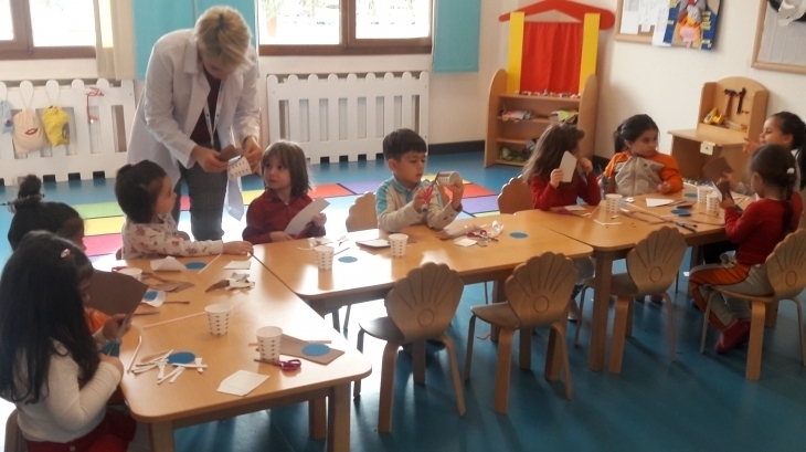 İncek Okyanus Okul Öncesi Yunuslar Grubu Sanat Etkinliğinde Karton Bardaktan Gemi Yaptılar.