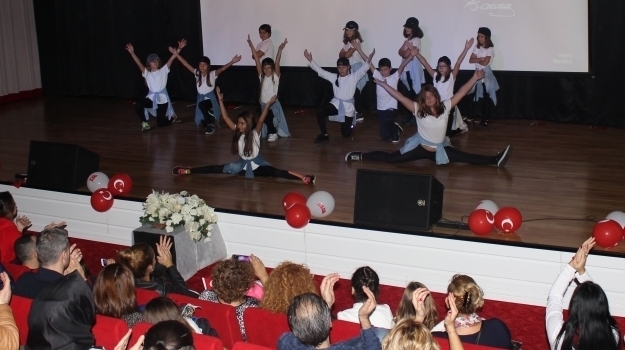 Kemerburgaz Okyanus Koleji Ortaokulu Cumhuriyet Bayramı'nı Coşkuyla Kutladı