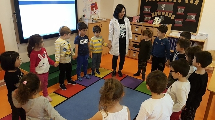 Kemerburgaz Okyanus Koleji Gökkuşağı Grubu İlkokul’a Hazırlık Dersinde