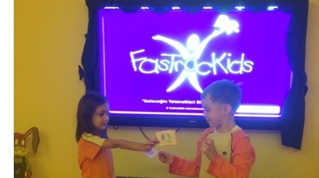 Kemerburgaz Okyanus Koleji Gökkuşağı Grubu Fastrackids Dersinde