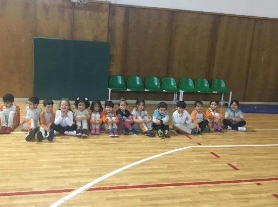 Kemerburgaz Okyanus Koleji Yıldızlar Grubu Öğrencileri  Beceri Koordinasyon Dersinde Temel Koordinasyon ve Isınma Hareketleri Çalışmasını Gerçekleştirdiler