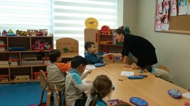 Mavişehir A grubu Dil Kulubü Öğrencileri Fransızcayı Eğlenerek Öğreniyor