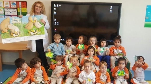 Mavişehir Çiçekler Grubu Öğrencileri “The Ugly Baby Duck” Hikayesini Dinlediler.