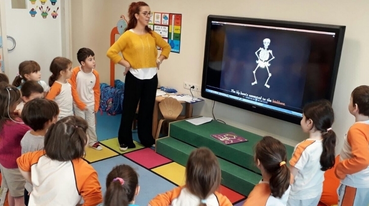 Mavişehir Okyanus Koleji Okul Öncesi Çiçekler Grubu İngilizce Dersinde İskelet Sistemini Tanıdı