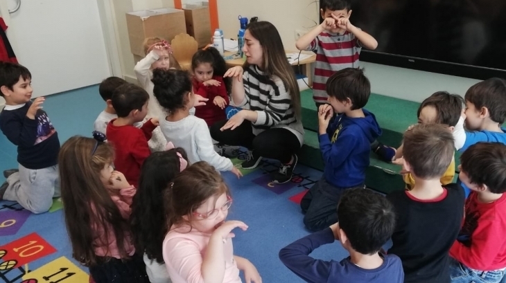 Mavişehir Okyanus Koleji Okul Öncesi Çiçekler Grubu Drama Dersinde