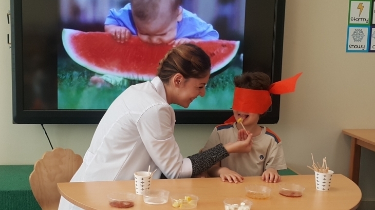 Mavişehir Okyanus Koleji Okul Öncesi Yunuslar Grubu Öğrencileri "Tadını Buluyorum" Deneyini Yaptılar.