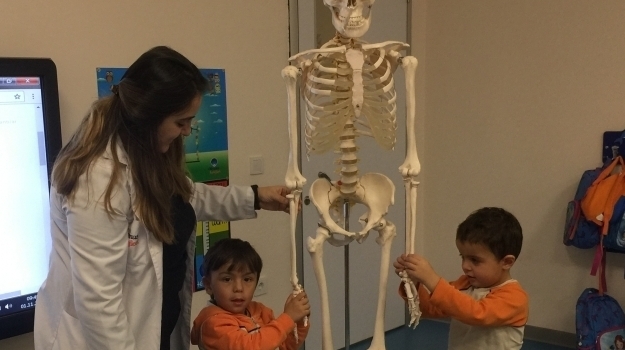 Mimaroba Okyanus Koleji Okul Öncesi Çiçekler Grubu Bilingual Etkinliğinde