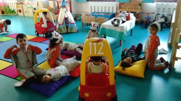 Mimarsinan Okul Öncesi Gökkuşağı Grubu Kızılay Draması Yapıyor