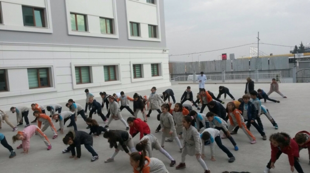 Mimarsinan Okyanus Koleji İlkokul'unda Sabah Sporu ile Güne Zinde Başlangıç