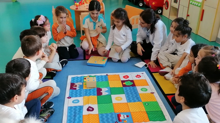 Mimarsinan Okyanus Koleji Okul Öncesi Gökkuşağı Grubu Kodlama Etkinliğinde