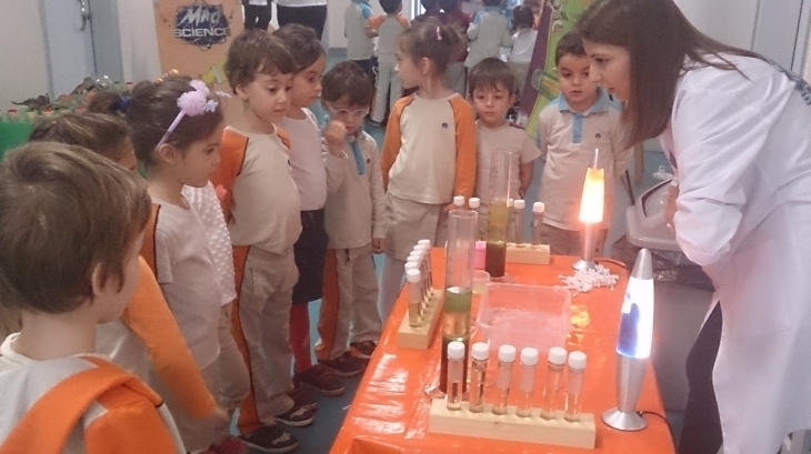 Mimarsinan Okyanus Koleji Okul Öncesi Kademe Öğrencileri Mad Sciense Bilim Atölyesinde
