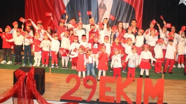 Nilüfer Okyanus Kolejinden 29 Ekim Cumhuriyet Bayramı Kutlaması