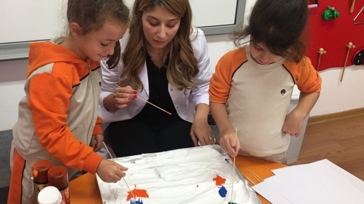 Okul Öncesi Bulutlar Grubu öğrencileri Sanat Etkinliği Dersinde