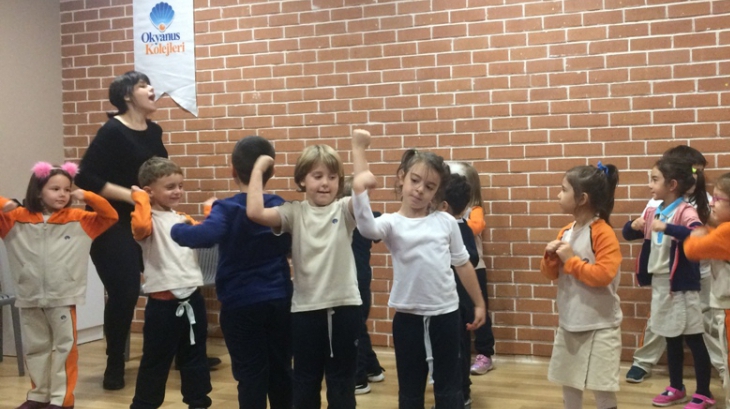 Okul Öncesi bulutlar sınıfı Drama dersinde