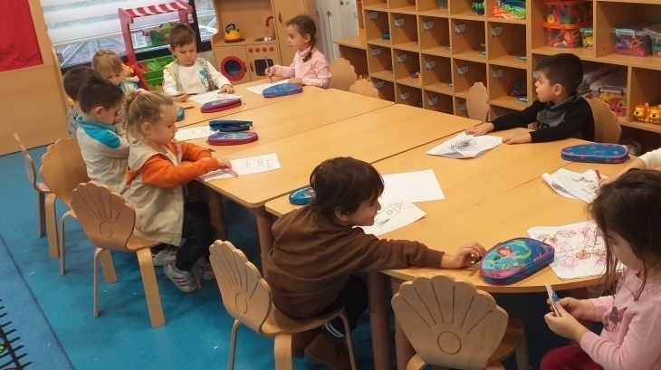 Okul Öncesi Çiçekler Grubu Öğrencileri Fastrackids Dersinde