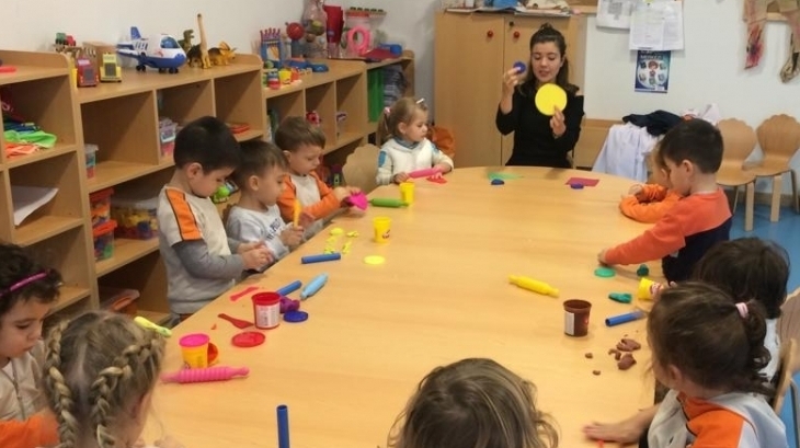 Okul Öncesi Çiçekler Grubu Playtime Dersinde