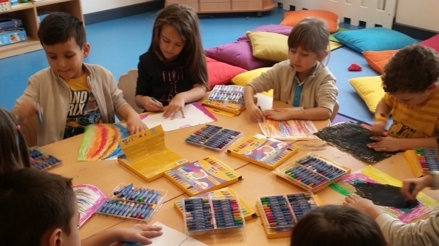 Okul Öncesi Güneş Grubu Sihirli Boya Etkinliği Yaptı