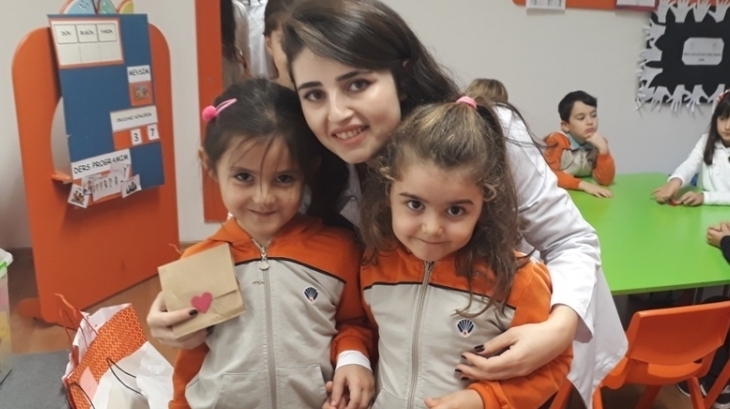 Okul Öncesi Yıldızlar Grubu Öğrencileri Öğretmenler Gününü Kutluyor