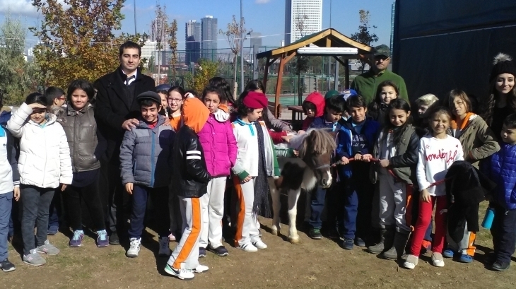 İlkokul Öğrencileri Pony Park’ta